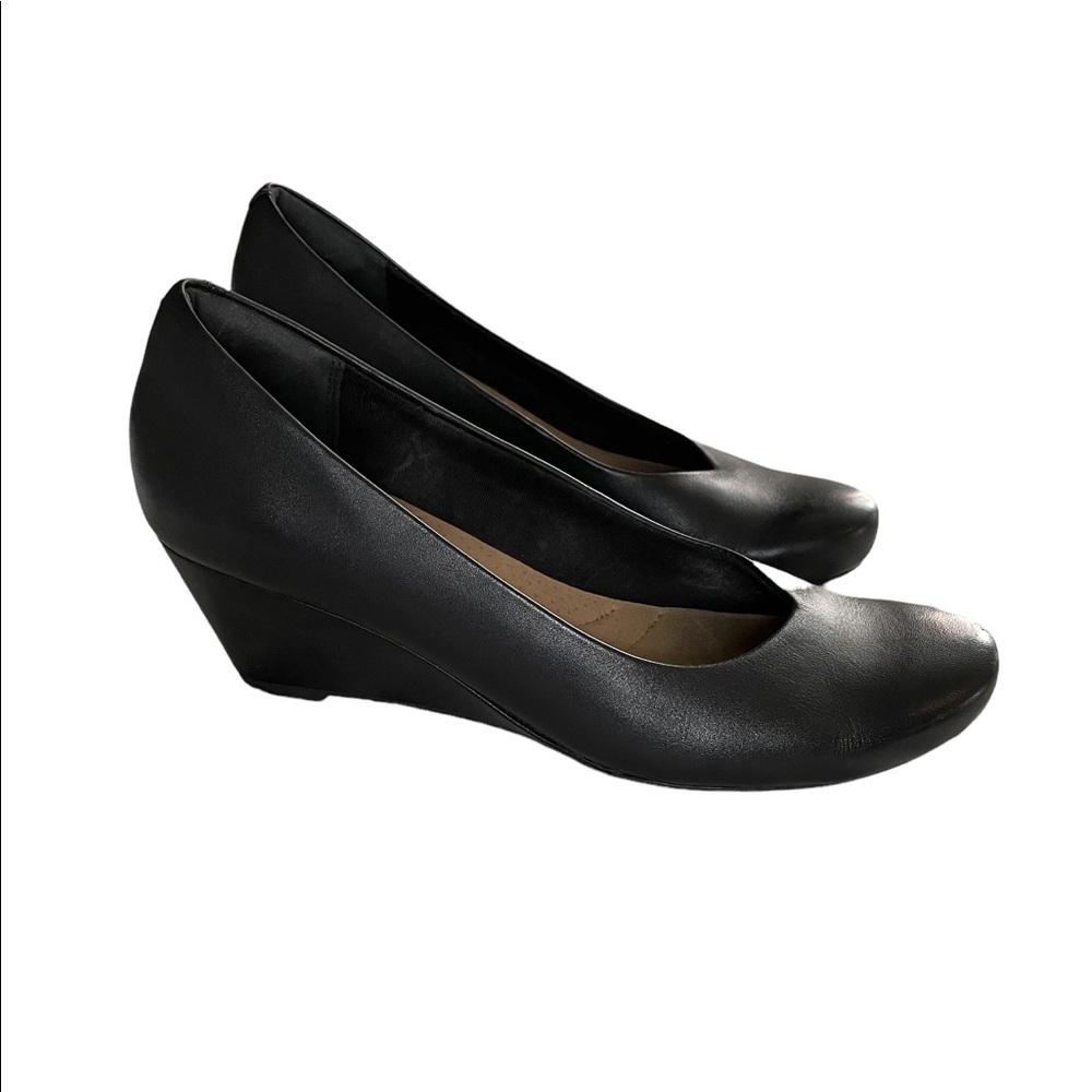 Clarks Flores Tulip Wedge, NWOT, black, size 8.5